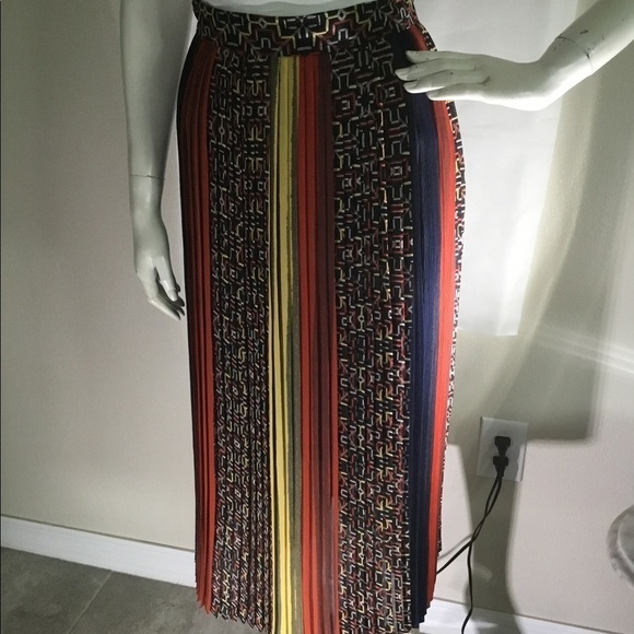 BCBG MAXAZRIA One OF A KIND PLEATED SKIRT - Picture 6 of 12
